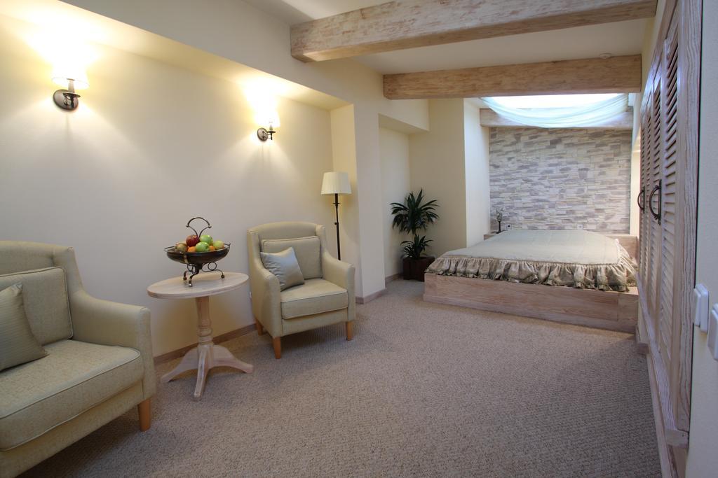 Protsev Park-Hotel Butenko Stable מראה חיצוני תמונה