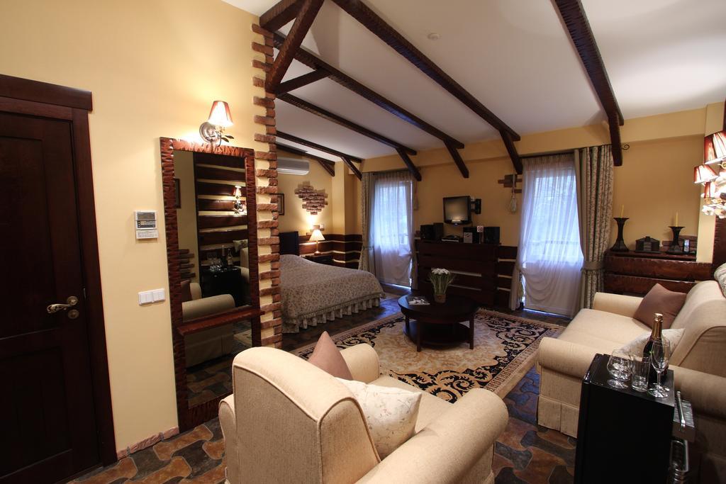 Protsev Park-Hotel Butenko Stable מראה חיצוני תמונה