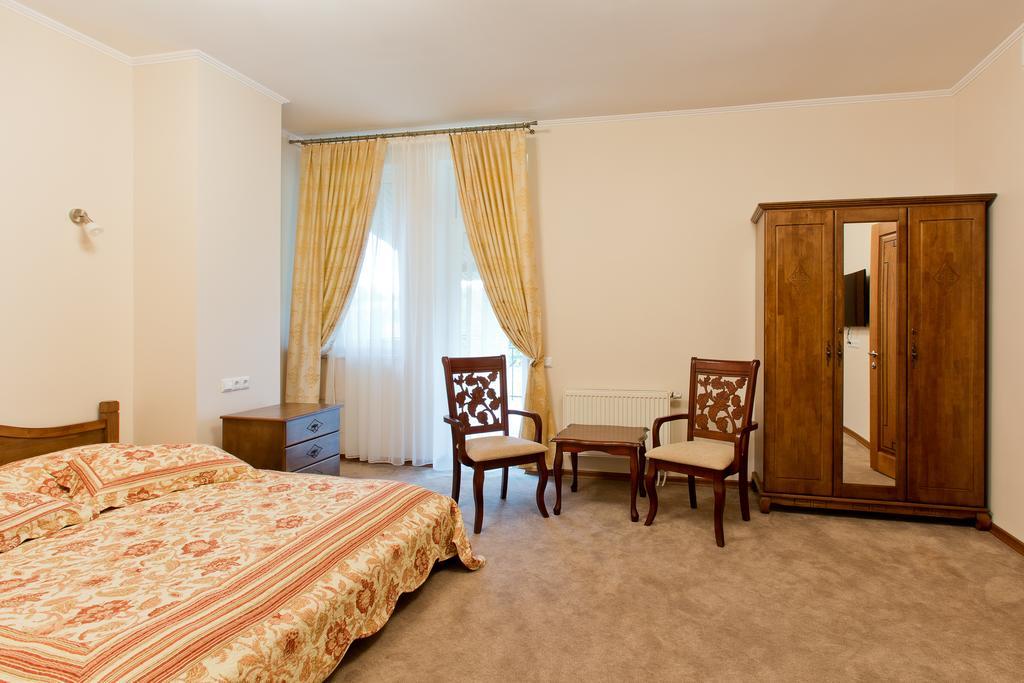 Protsev Park-Hotel Butenko Stable מראה חיצוני תמונה